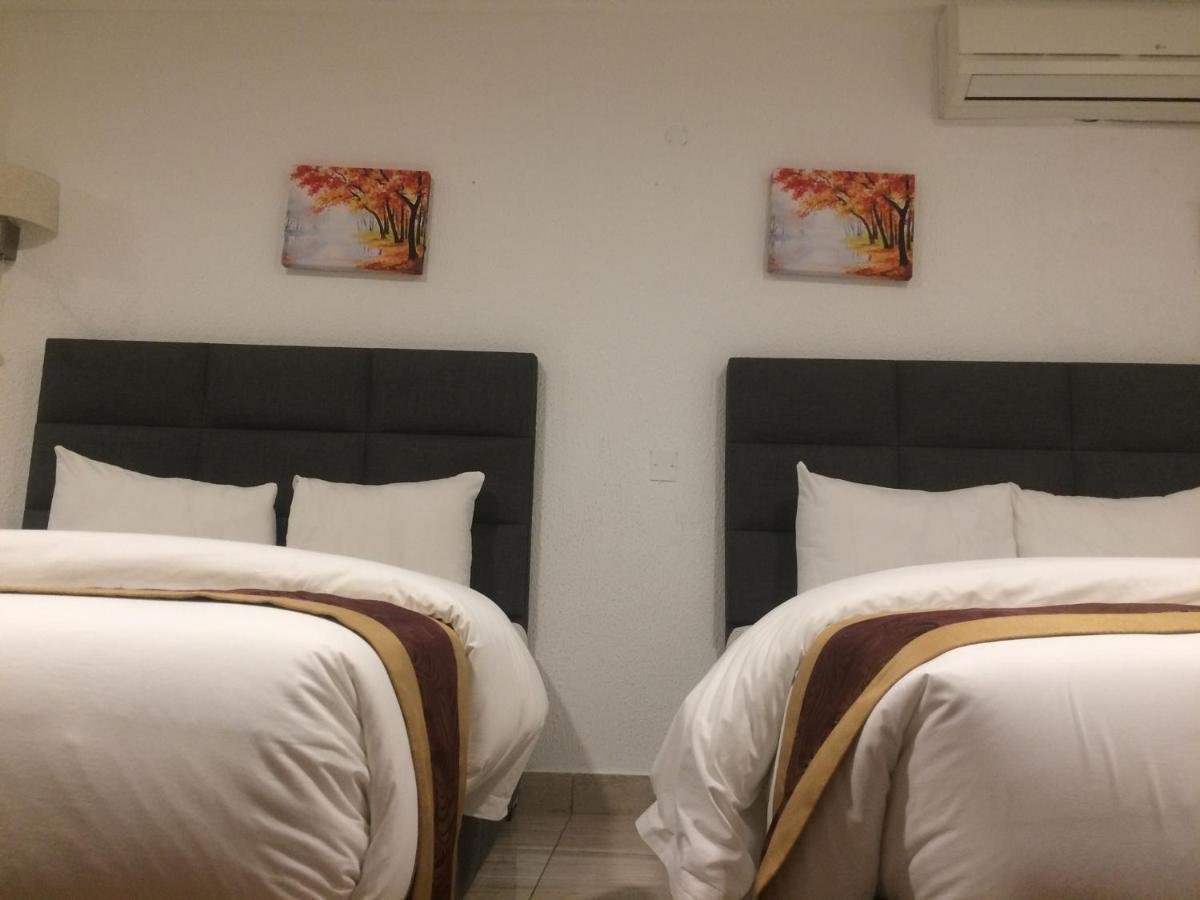 Standard Twin with two single beds